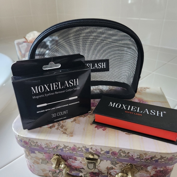 Moxie Lash Gift Set of 3 Wifey Mid Glam Cat Lashes, 30 Count Eyeliner Remover - Picture 1 of 8